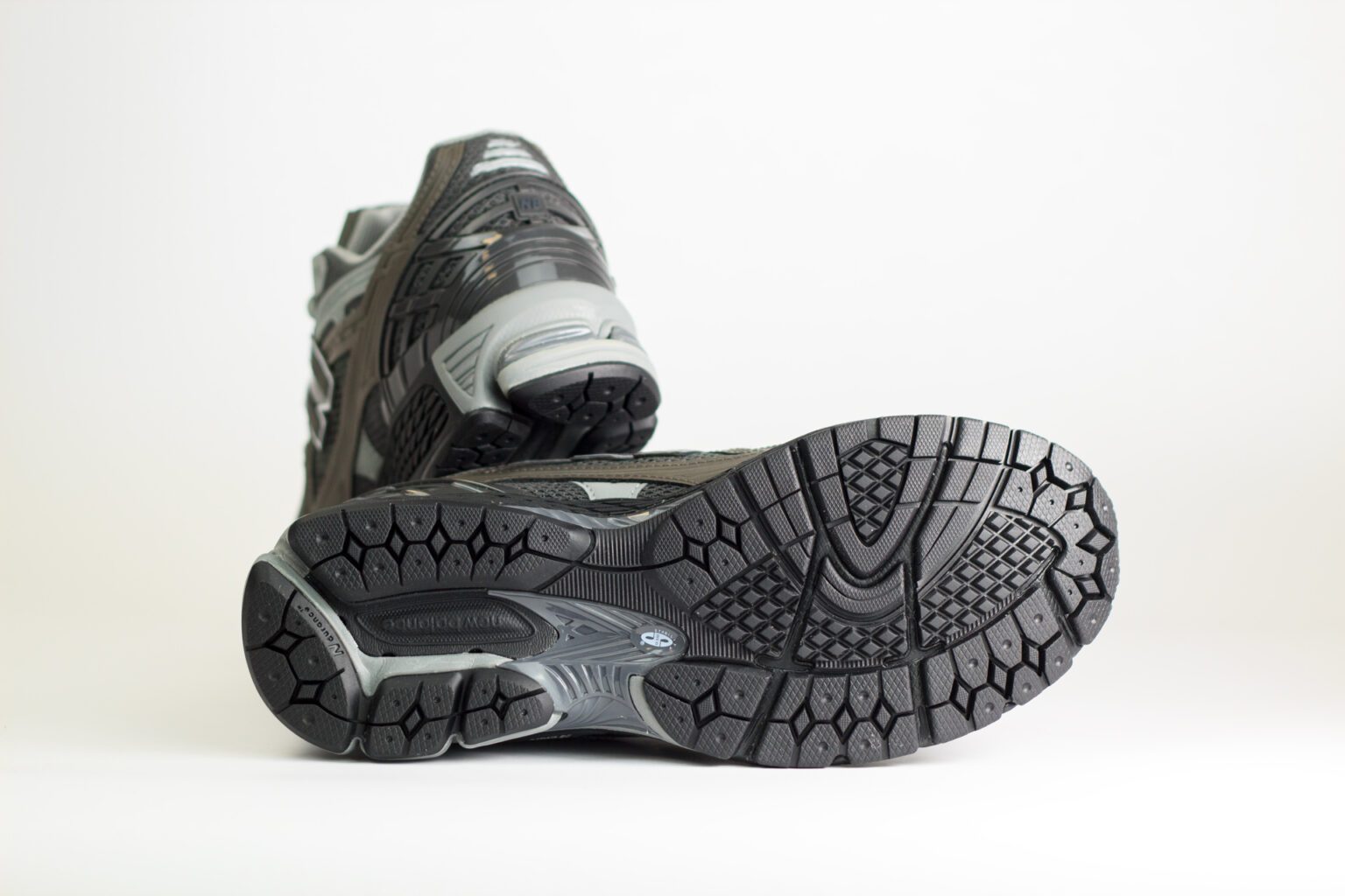 New Balance 1906U Tornado Grey – Grijs/Zwart – Heren/Dames/Uniseks Sneakers – Leer/Mesh – U19067GB – Onderkant