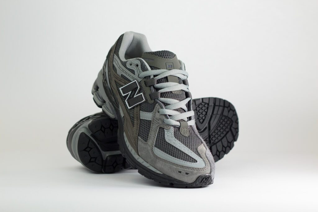 New Balance 1906U Tornado Grey – Grijs/Zwart – Heren/Dames/Uniseks Sneakers – Leer/Mesh – U19067GB – Voorkant