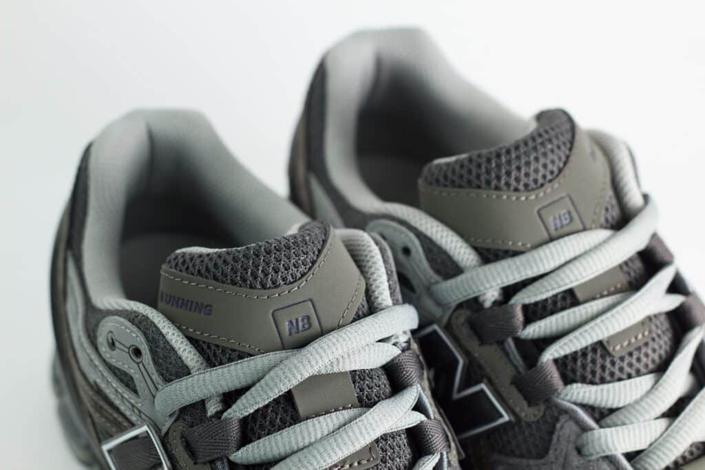 New Balance 1906U Tornado Grey – Grijs/Zwart – Heren/Dames/Uniseks Sneakers – Leer/Mesh – U19067GB – Bovenkant