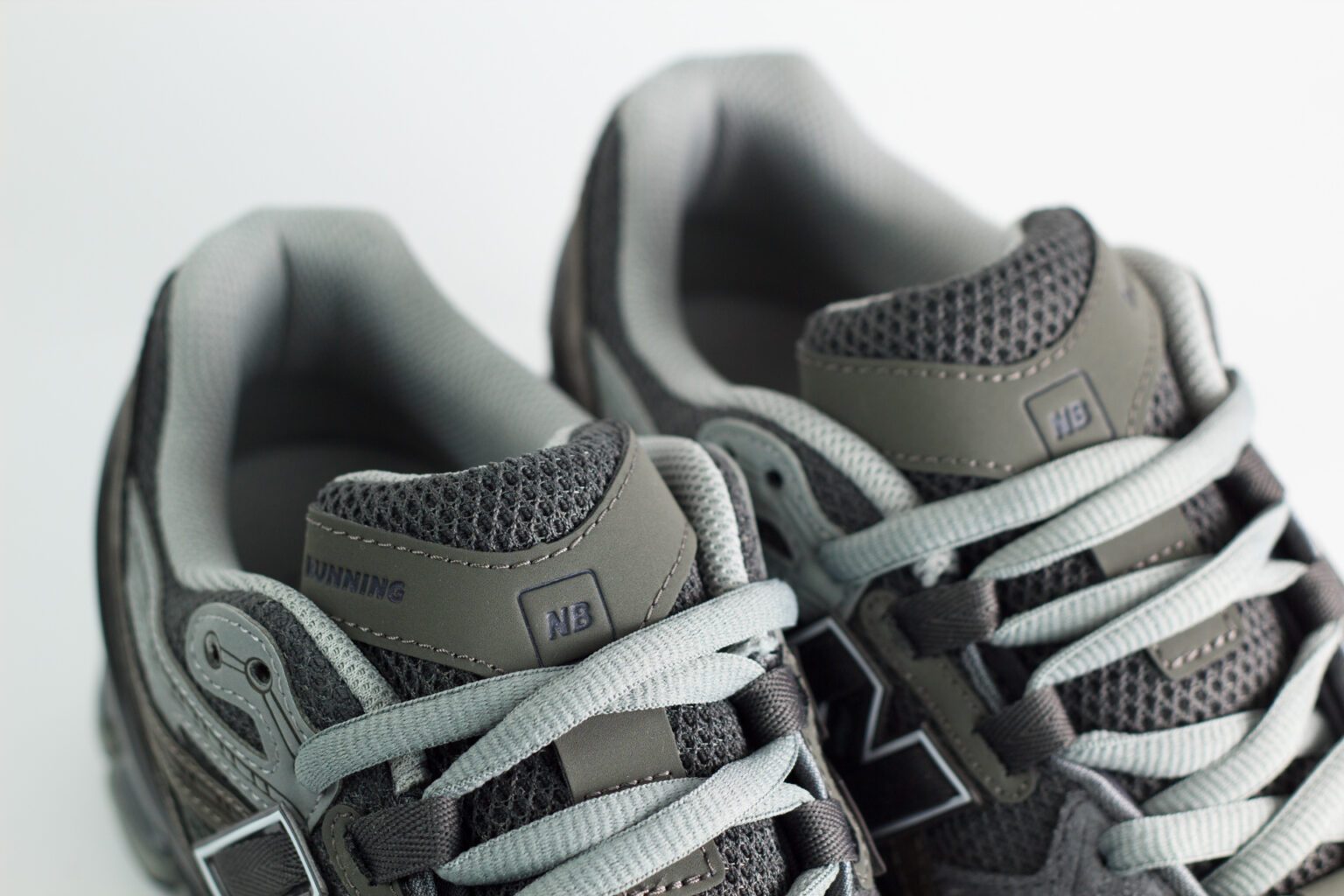 New Balance 1906U Tornado Grey – Grijs/Zwart – Heren/Dames/Uniseks Sneakers – Leer/Mesh – U19067GB – Bovenkant