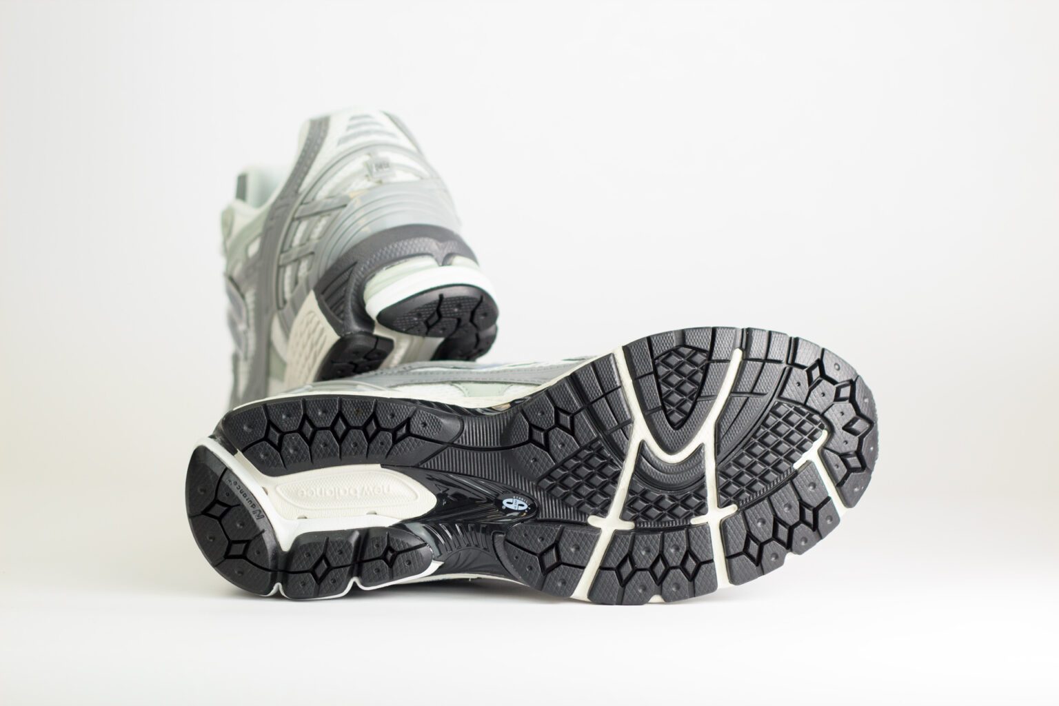 New Balance 1906U White Grey – Wit/Grijs – Heren/Dames/Uniseks Sneakers – Leer/Mesh – U19065ZR – Onderkant