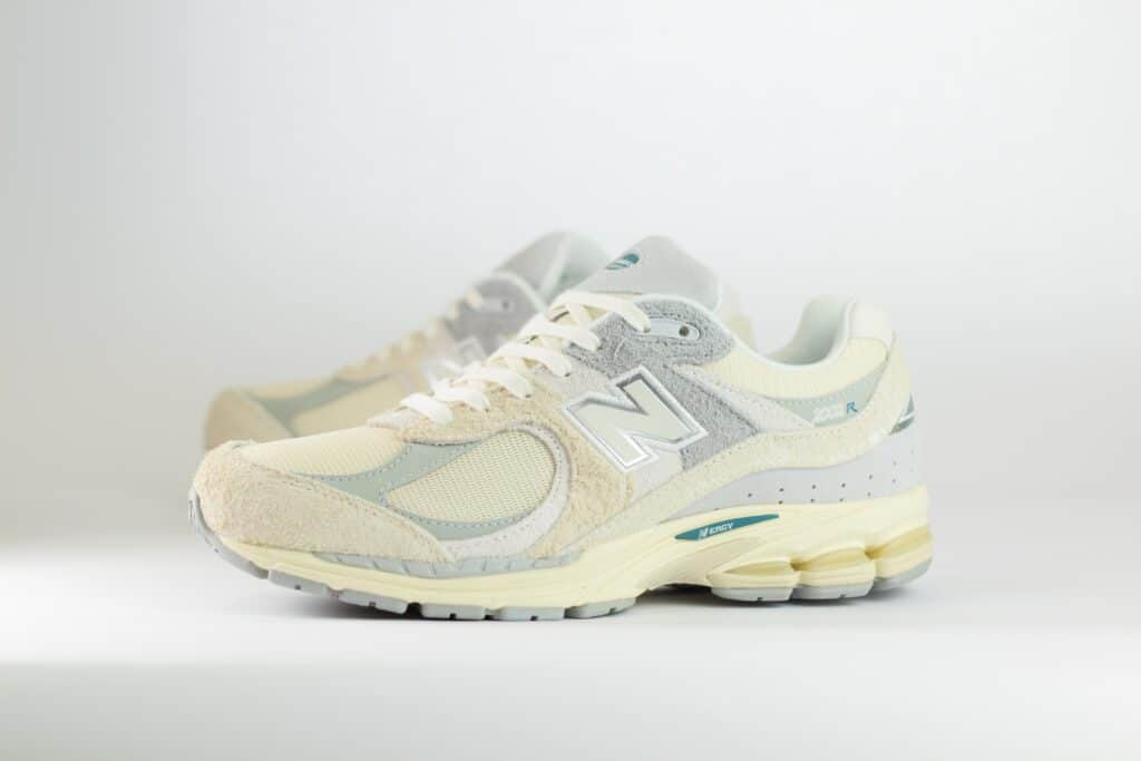New Balance 2002R Linen – Beige – Heren/Dames/Uniseks Sneakers – Suede/Mesh – M2002REK – Zijkant