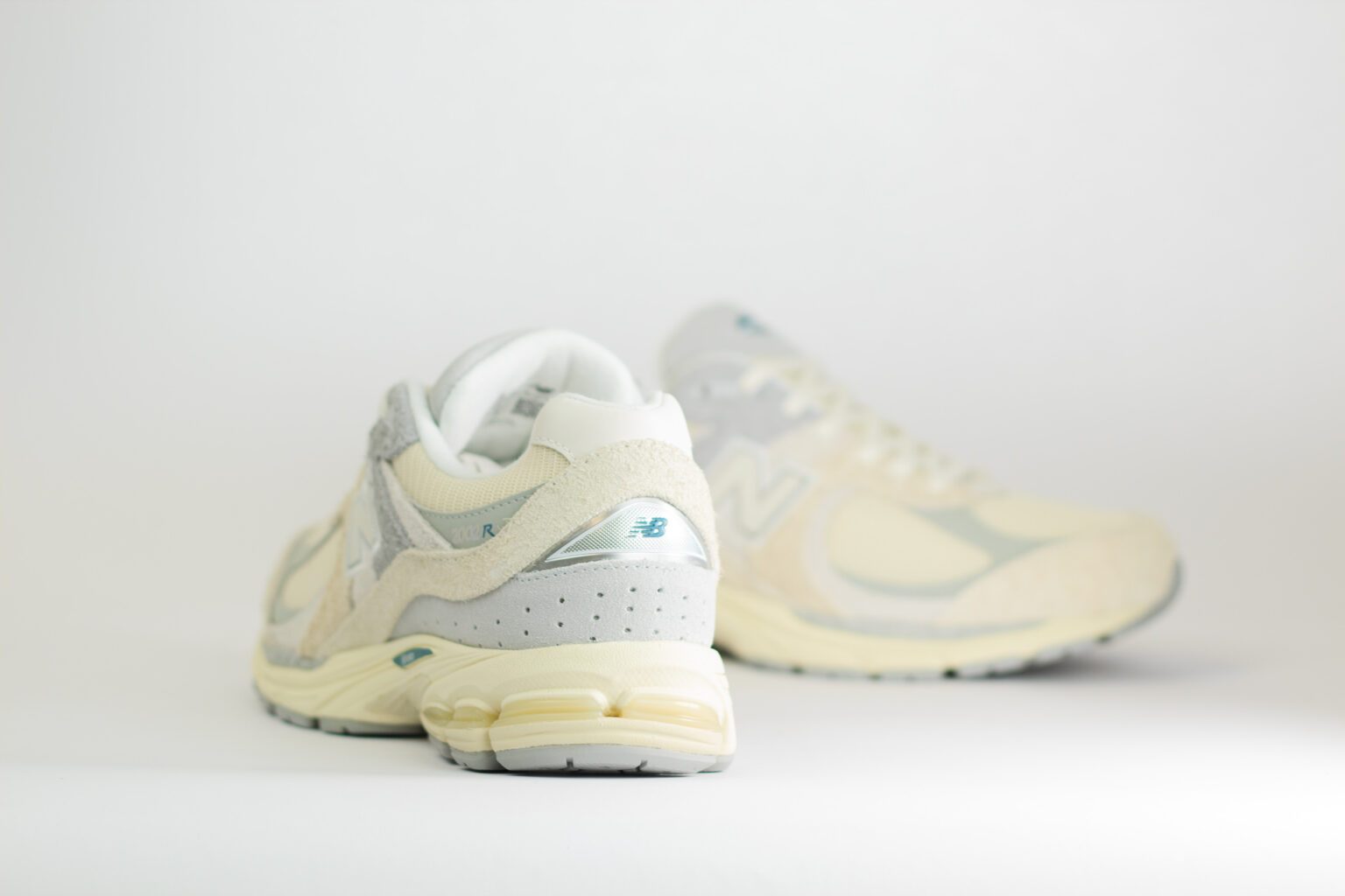 New Balance 2002R Linen – Beige – Heren/Dames/Uniseks Sneakers – Suede/Mesh – M2002REK – Achterkant