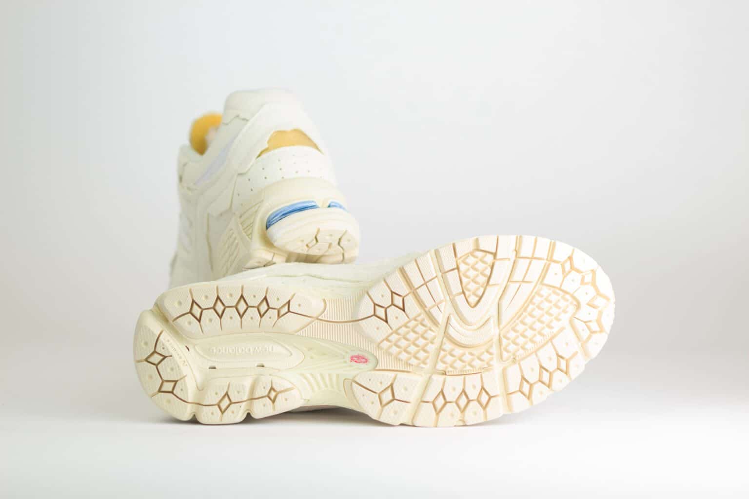 New Balance 2002R Protection Pack Sea Salt – Beige – Heren/Dames/Uniseks Sneakers – Suede/Mesh – M2002RDC – Onderkant