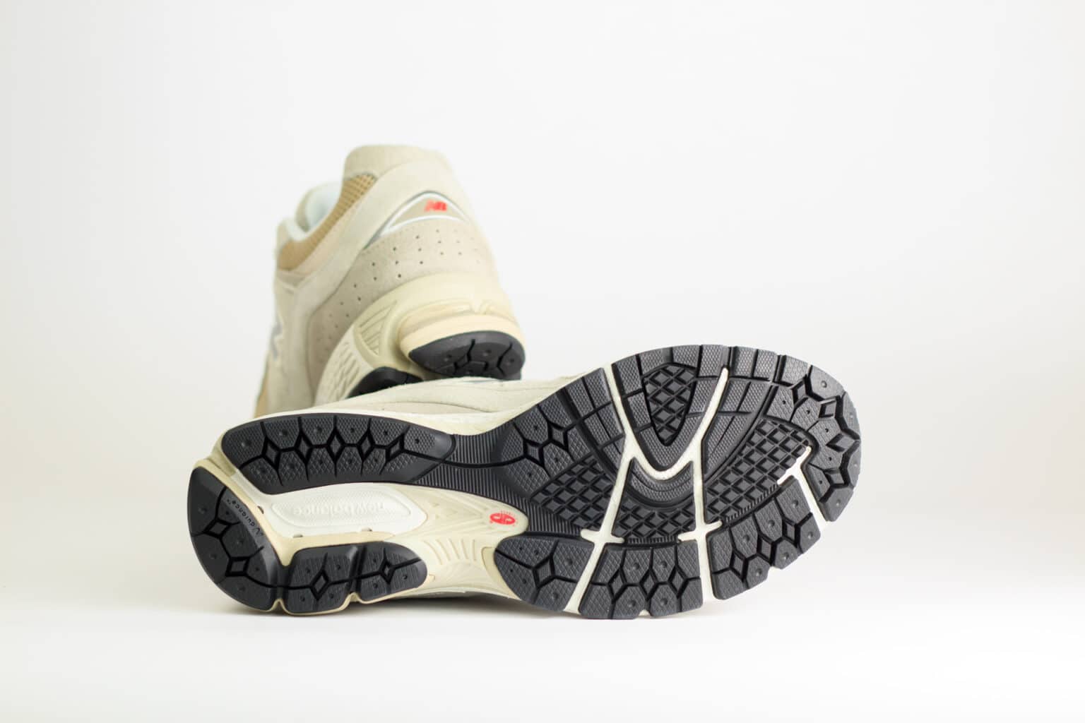 New Balance 2002R Shipyard – Beige/Bruin – Heren/Dames/Uniseks Sneakers – Suede/Mesh – U2002RB – Onderkant