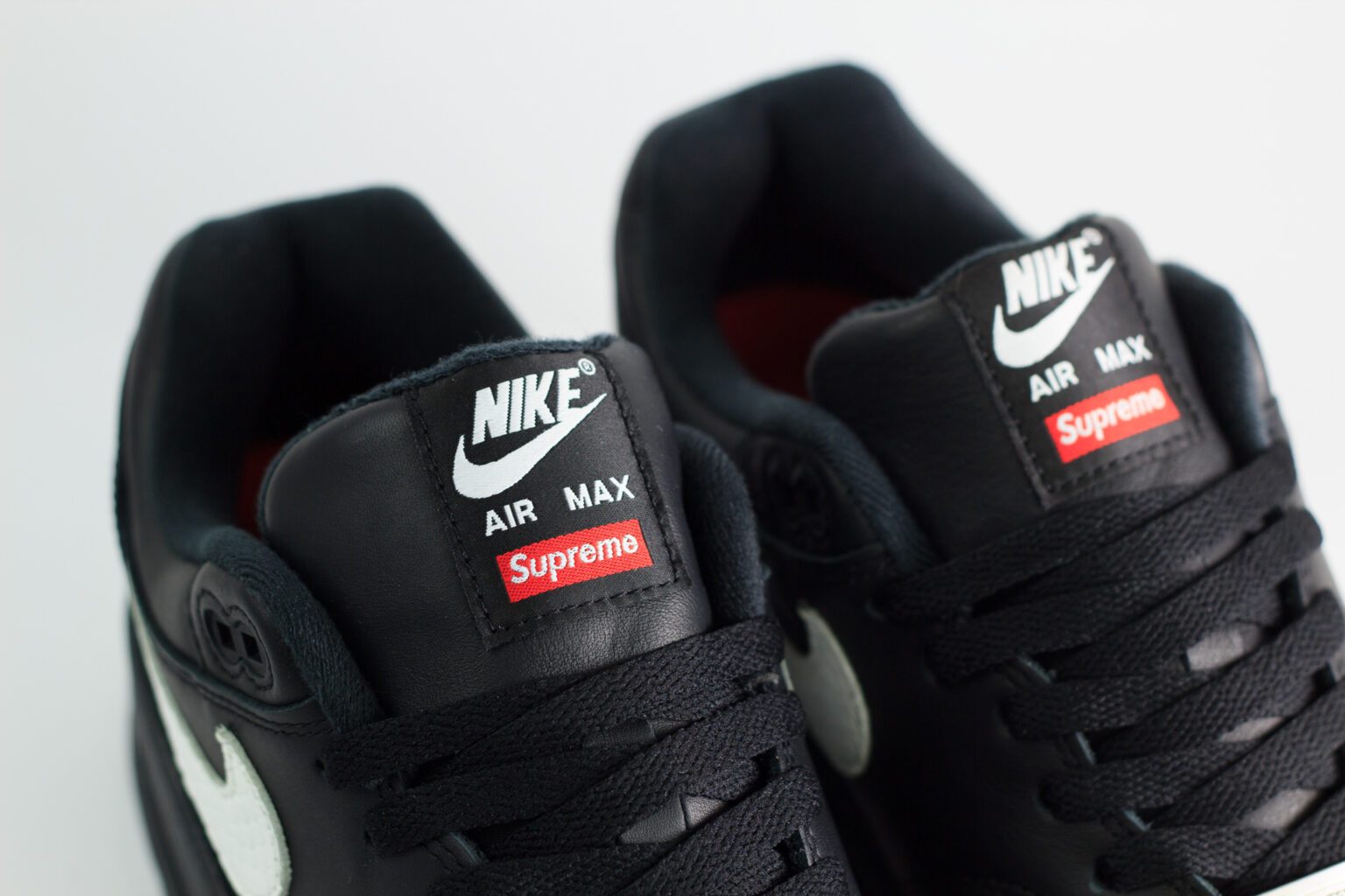 Nike Air Max 1 '87 SP Supreme Black White – Zwart – Heren/Dames/Uniseks Sneakers – Leer – HF8813-001 – Bovenkant