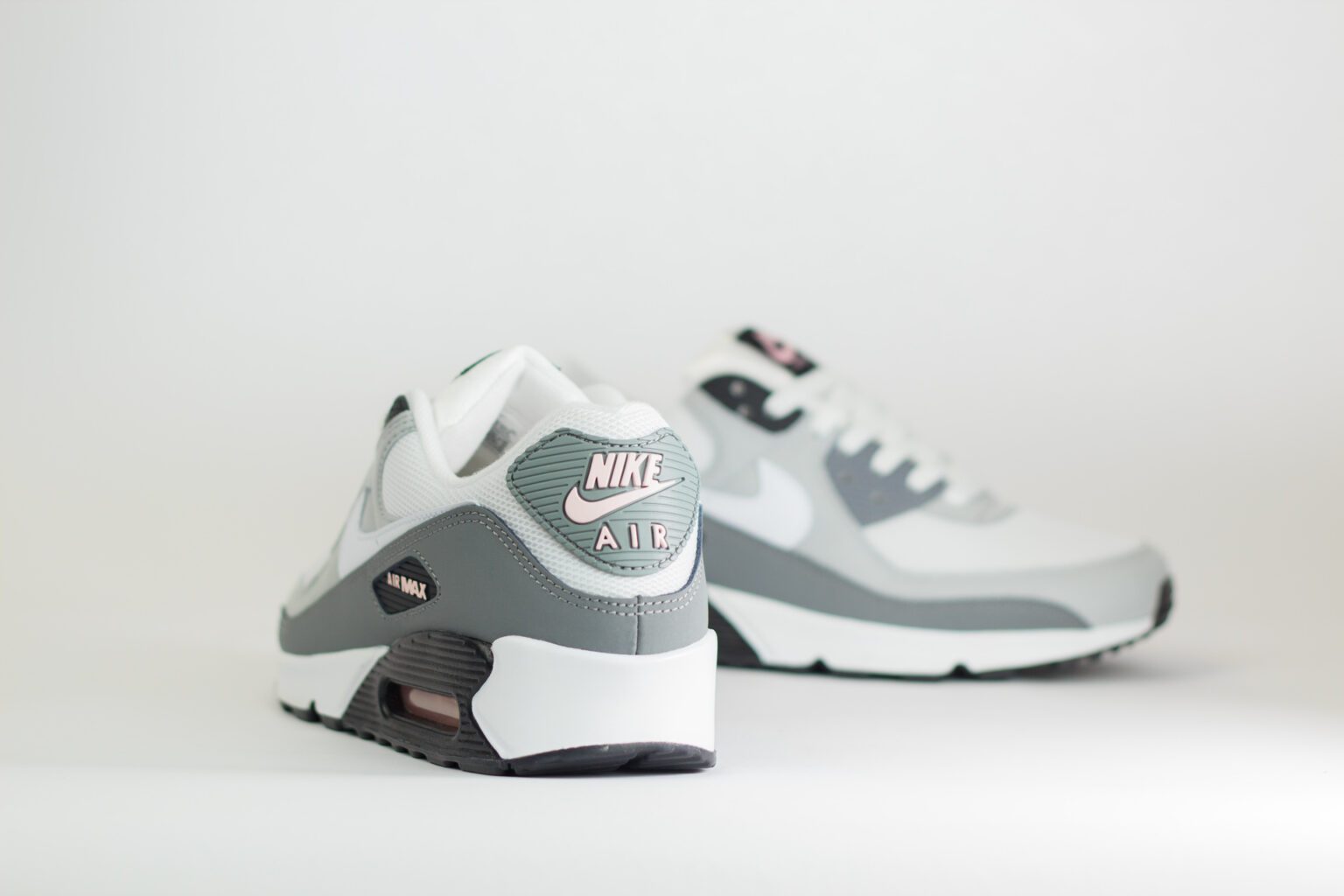 Nike Air Max 90 Pink Foam – Wit/Grijs – Heren/Dames/Uniseks Sneakers – Leer/Mesh – IU7542-012 – Achterkant