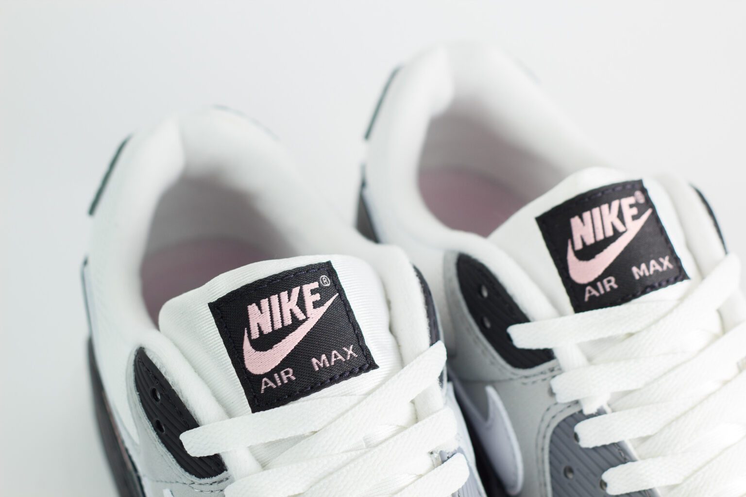 Nike Air Max 90 Pink Foam – Wit/Grijs – Heren/Dames/Uniseks Sneakers – Leer/Mesh – IU7542-012 – Bovenkant