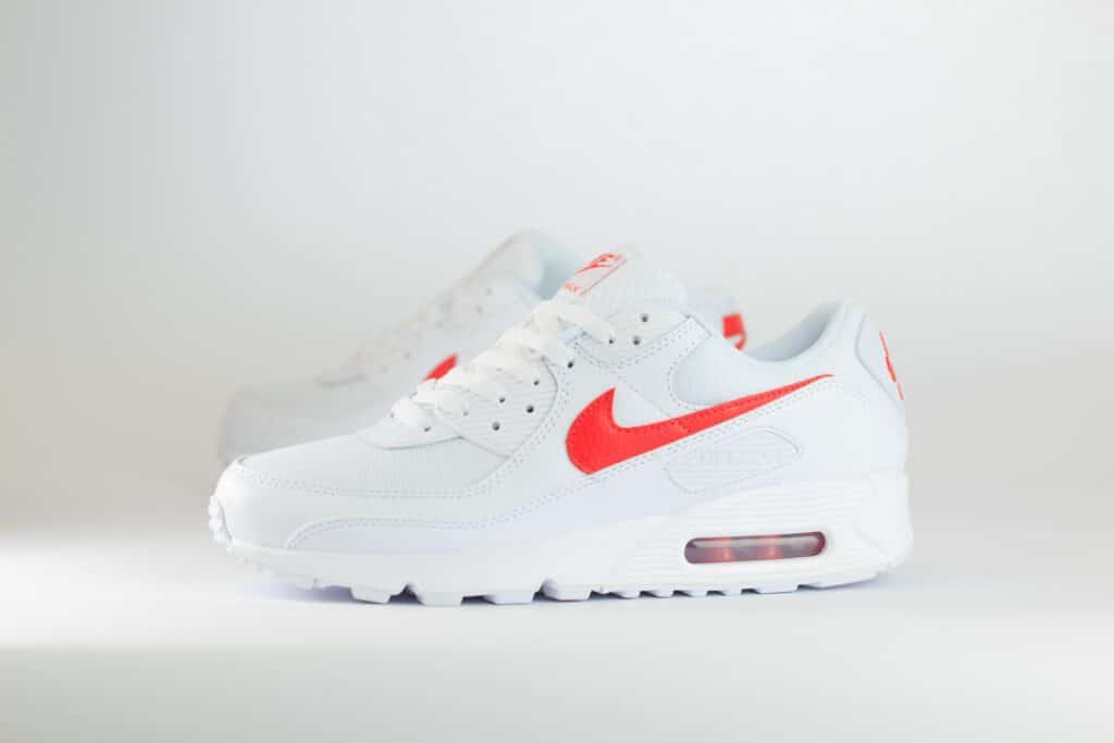 Nike Air Max 90 White University Red (2026) – Wit/Rood – Heren/Dames/Uniseks Sneakers – Leer/Mesh – DM0029-120 – Zijkant