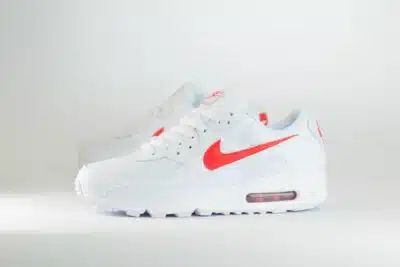 Nike Air Max 90 White University Red (2026) – Wit/Rood – Heren/Dames/Uniseks Sneakers – Leer/Mesh – DM0029-120 – Zijkant
