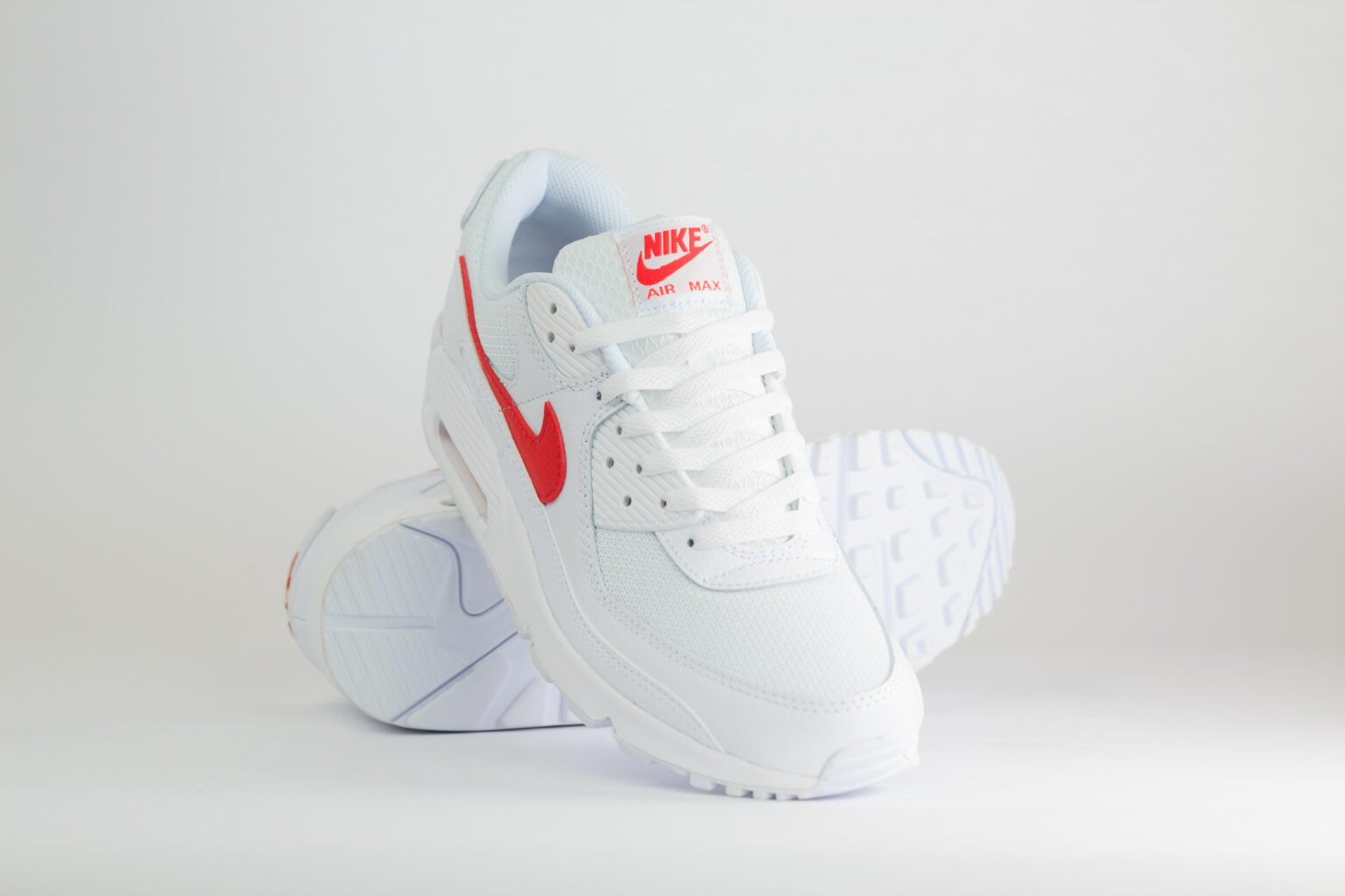 Nike Air Max 90 White University Red (2026) – Wit/Rood – Heren/Dames/Uniseks Sneakers – Leer/Mesh – DM0029-120 – Voorkant
