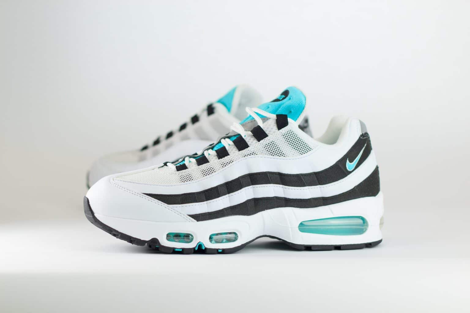 Nike Air Max 95 OG Big Bubble Black Border – Wit/Zwart – Heren/Dames/Uniseks Sneakers – Leer/Mesh – IM7409-100 – Zijkant