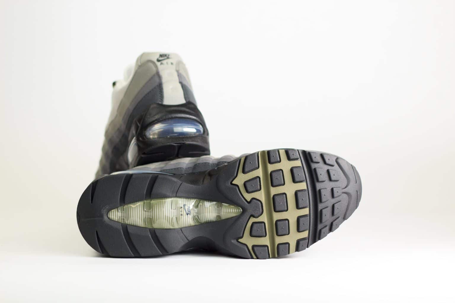 Nike Air Max 95 OG Big Bubble Black Medium Olive (W) – Groen/Bruin/Zwart – Heren/Dames/Uniseks Sneakers – Vilt/Mesh – HJ5996-003 – Onderkant