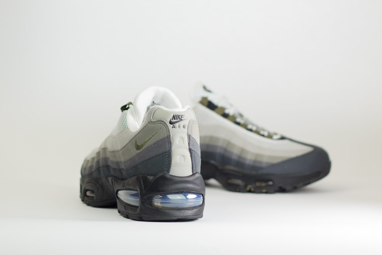 Nike Air Max 95 OG Big Bubble Black Medium Olive (W) – Groen/Bruin/Zwart – Heren/Dames/Uniseks Sneakers – Vilt/Mesh – HJ5996-003 – Achterkant