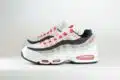 Nike Air Max 95 OG Big Bubble Comet Red – Wit/Rood/Zwart – Heren/Dames/Uniseks Sneakers – Leer/Mesh – IB7862-100 – Zijkant