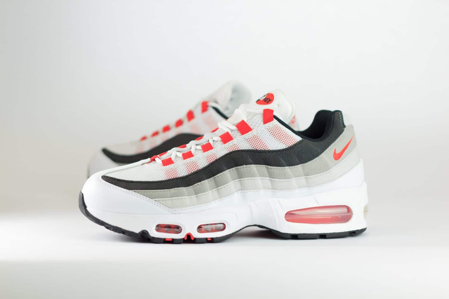 Nike Air Max 95 OG Big Bubble Comet Red – Wit/Rood/Zwart – Heren/Dames/Uniseks Sneakers – Leer/Mesh – IB7862-100 – Zijkant