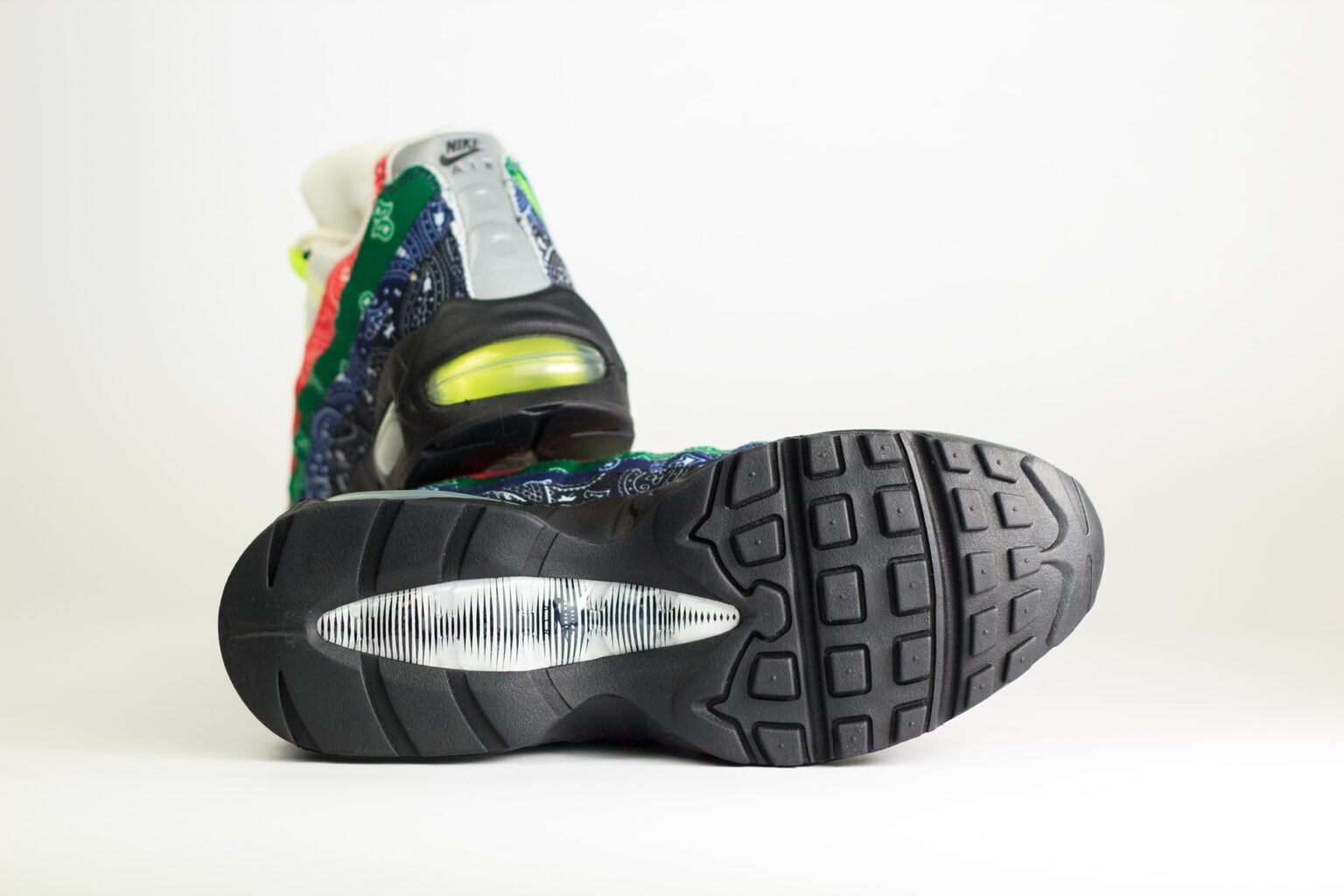 Nike Air Max 95 OG Big Bubble Neon Paisley Bandana – Wit/Zwart – Heren/Dames/Uniseks Sneakers – Denim/Mesh – IQ0620-100 – Onderkant