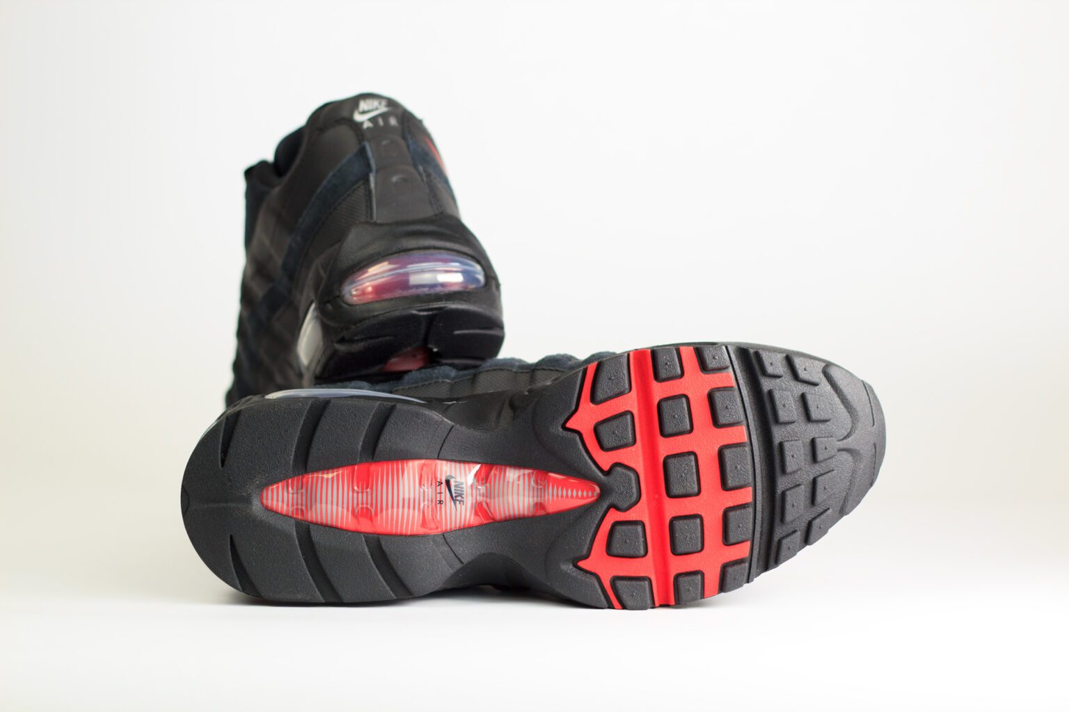 Nike Air Max 95 Racing Pack Black University Red – Zwart/Rood – Heren/Dames/Uniseks Sneakers – Leer/Mesh – IH1228-003 – Onderkant