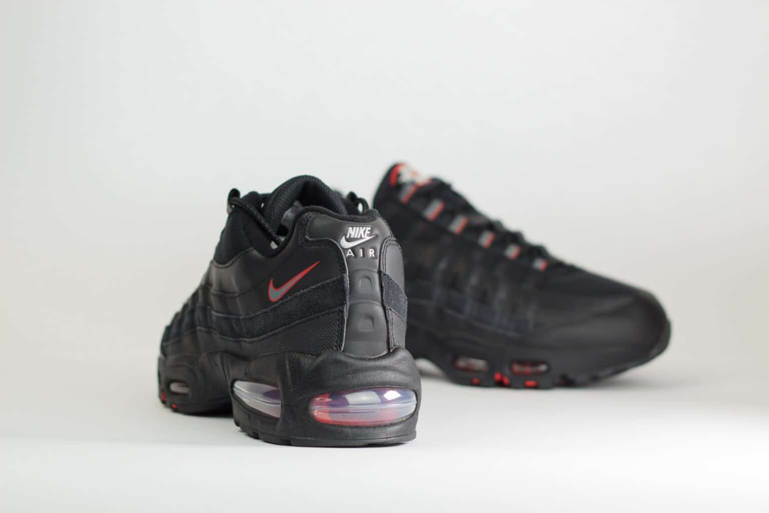 Nike Air Max 95 Racing Pack Black University Red – Zwart/Rood – Heren/Dames/Uniseks Sneakers – Leer/Mesh – IH1228-003 – Achterkant