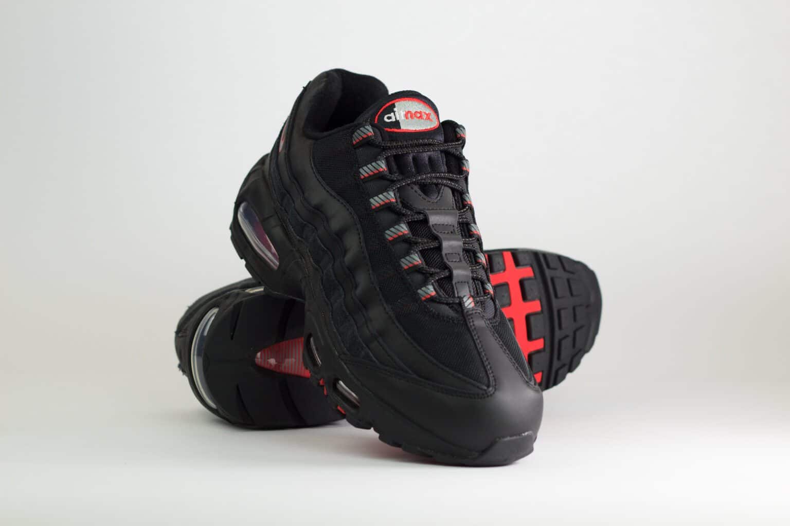 Nike Air Max 95 Racing Pack Black University Red – Zwart/Rood – Heren/Dames/Uniseks Sneakers – Leer/Mesh – IH1228-003 – Voorkant