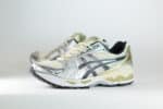 ASICS Gel-Kayano 14 Birch Pure Silver – Zilver/Beige – Heren/Dames/Uniseks Sneakers – Leer/Mesh – 1203A537-200 – Zijkant