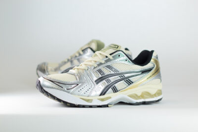 ASICS Gel-Kayano 14 Birch Pure Silver – Zilver/Beige – Heren/Dames/Uniseks Sneakers – Leer/Mesh – 1203A537-200 – Zijkant