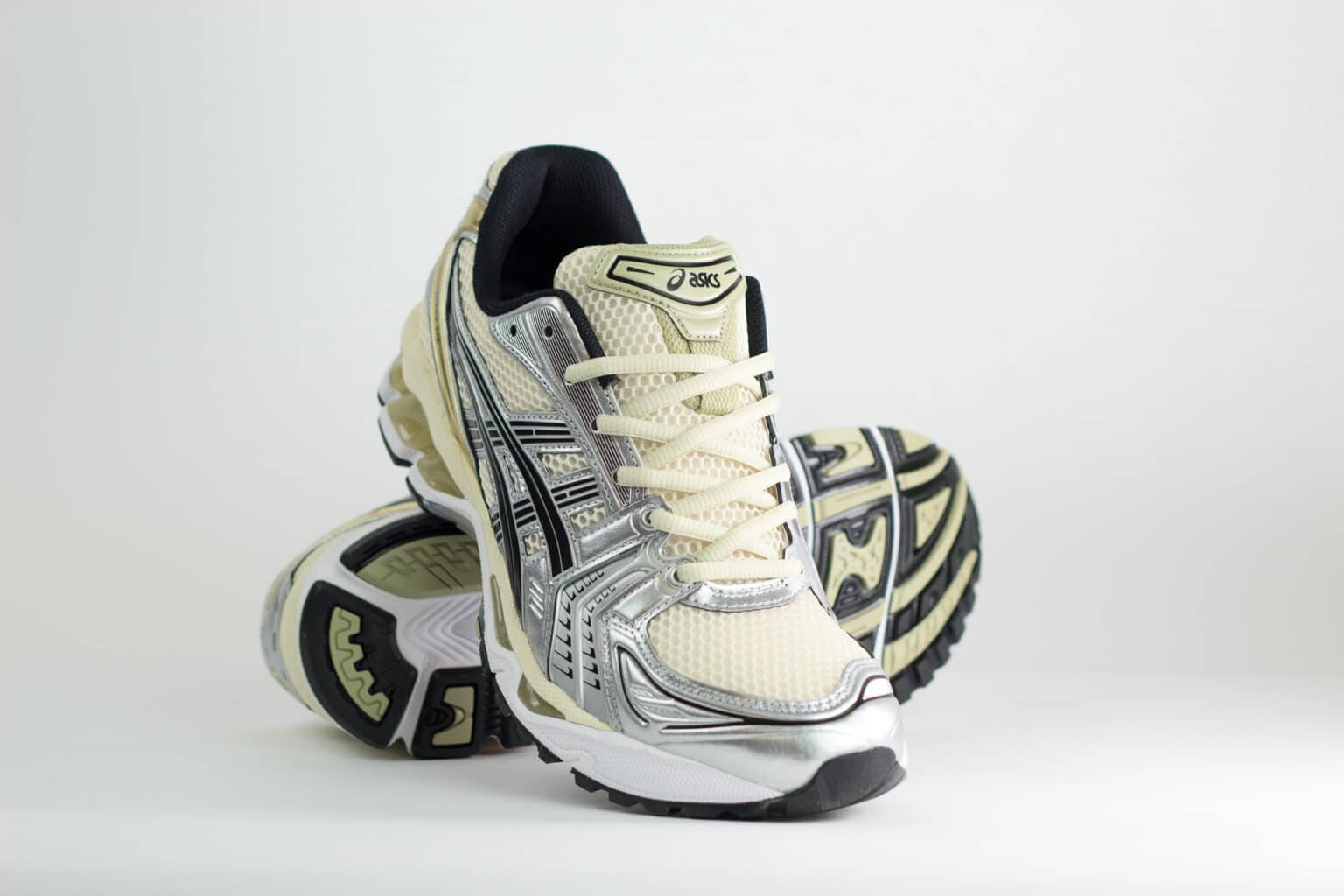 ASICS Gel-Kayano 14 Birch Pure Silver – Zilver/Beige – Heren/Dames/Uniseks Sneakers – Leer/Mesh – 1203A537-200 – Voorkant