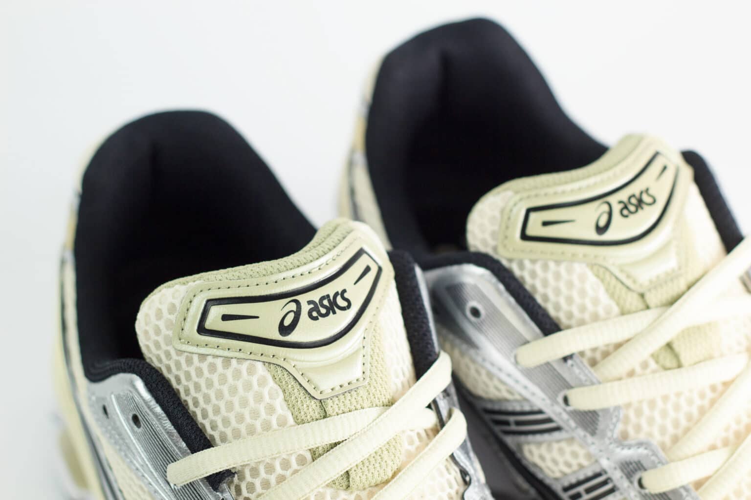 ASICS Gel-Kayano 14 Birch Pure Silver – Zilver/Beige – Heren/Dames/Uniseks Sneakers – Leer/Mesh – 1203A537-200 – Bovenkant