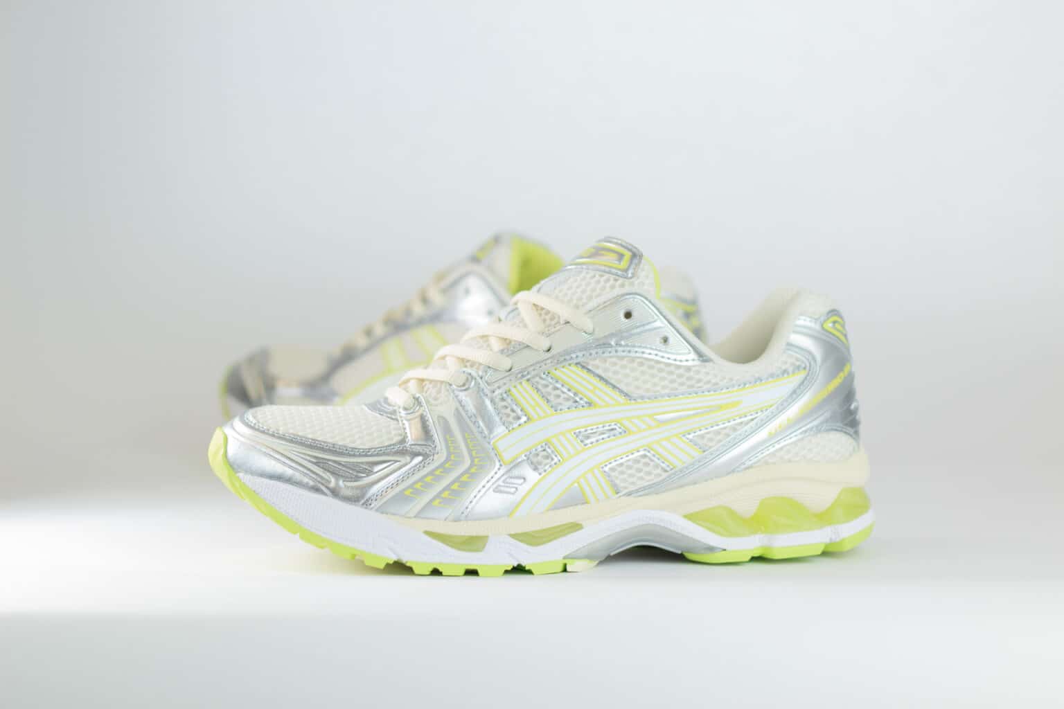 ASICS Gel-Kayano 14 Cream Pistachio – Zilver/Beige/Groen – Heren/Dames/Uniseks Sneakers – Leer/Mesh – 1203A537-112 – Zijkant