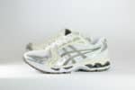ASICS Gel-Kayano 14 White Ivory – Wit/Zilver/Beige – Heren/Dames/Uniseks Sneakers – Leer/Mesh – 1203A537-111 – Zijkant