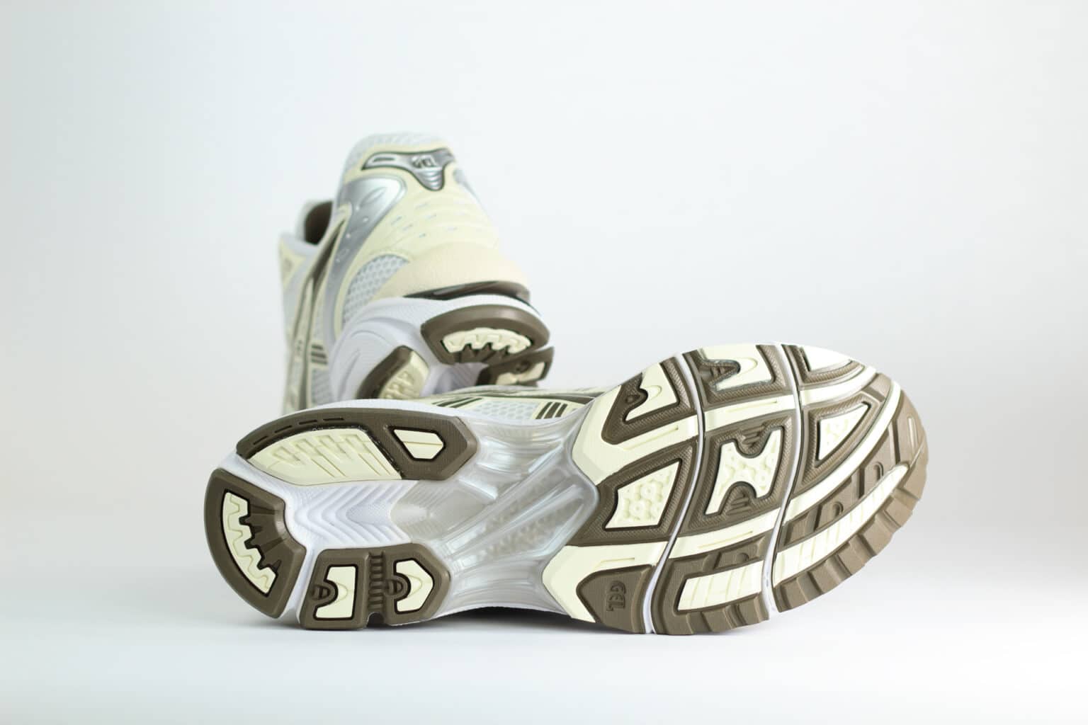 ASICS Gel-Kayano 14 White Ivory – Wit/Zilver/Beige – Heren/Dames/Uniseks Sneakers – Leer/Mesh – 1203A537-111 – Onderkant