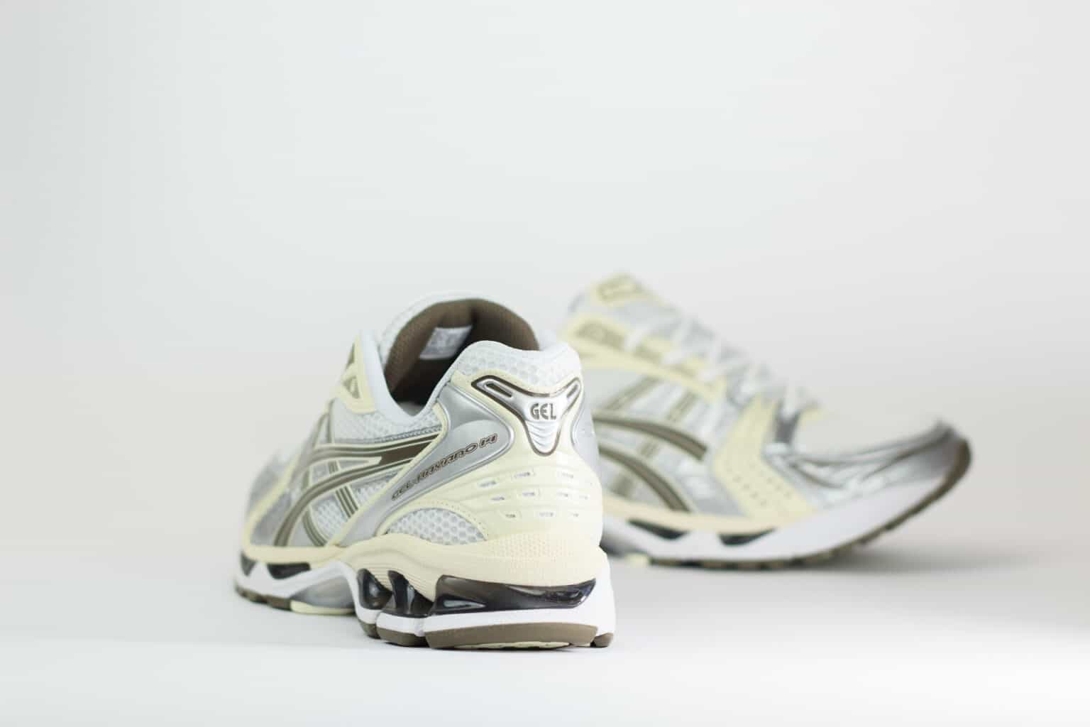 ASICS Gel-Kayano 14 White Ivory – Wit/Zilver/Beige – Heren/Dames/Uniseks Sneakers – Leer/Mesh – 1203A537-111 – Achterkant