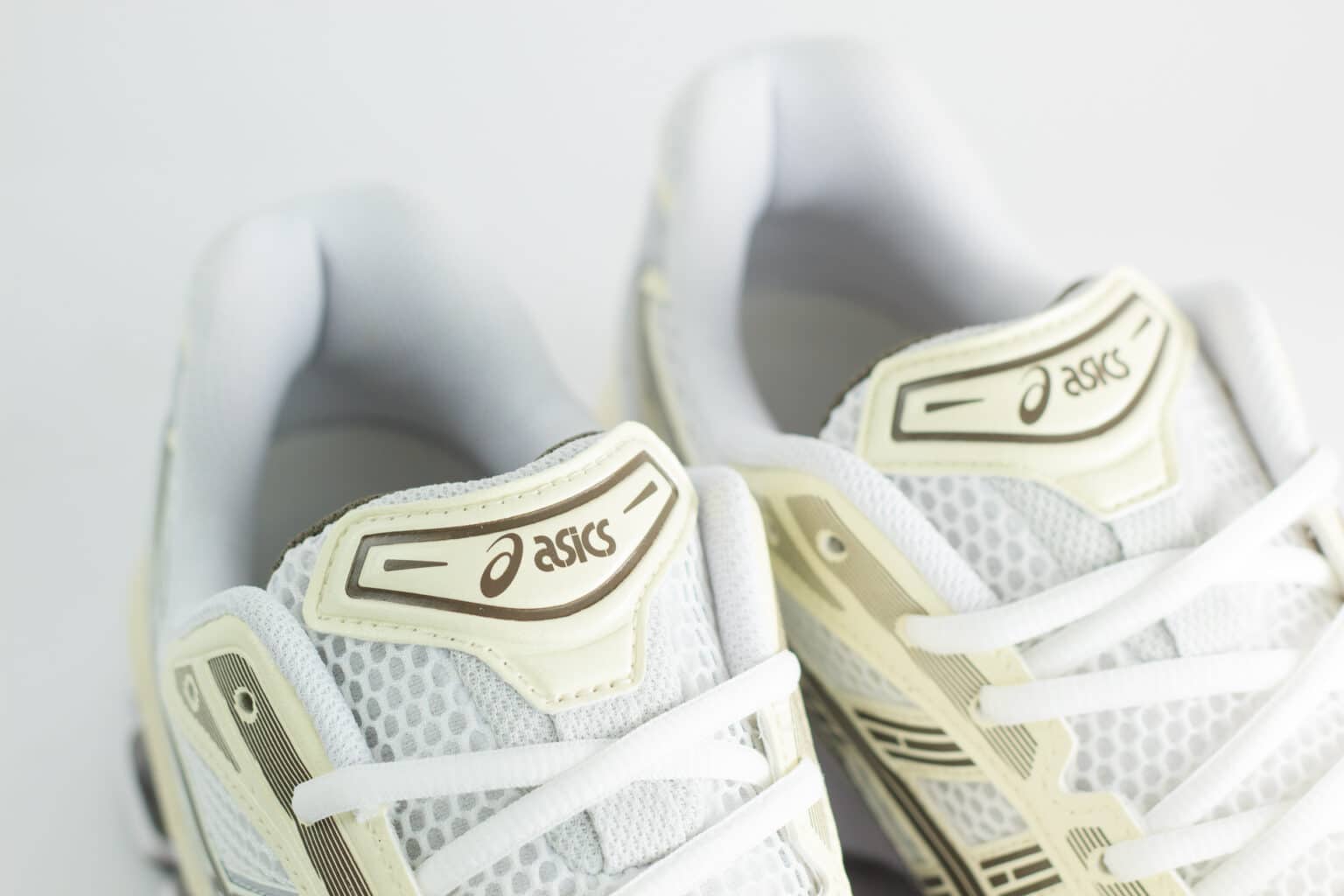 ASICS Gel-Kayano 14 White Ivory – Wit/Zilver/Beige – Heren/Dames/Uniseks Sneakers – Leer/Mesh – 1203A537-111 – Bovenkant