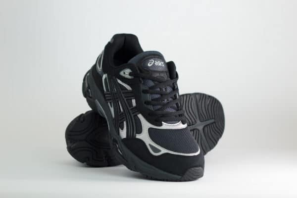 ASICS Gel-NYC 2.0 Graphite Grey Black – Zwart/Zilver – Heren/Dames/Uniseks Sneakers – Suede/Mesh – 1203A895-022 – Voorkant