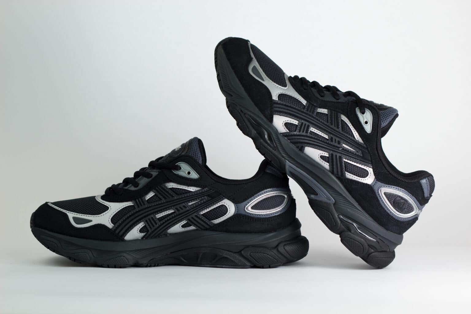 ASICS Gel-NYC 2.0 Graphite Grey Black – Zwart/Zilver – Heren/Dames/Uniseks Sneakers – Suede/Mesh – 1203A895-022 – Binnenkant