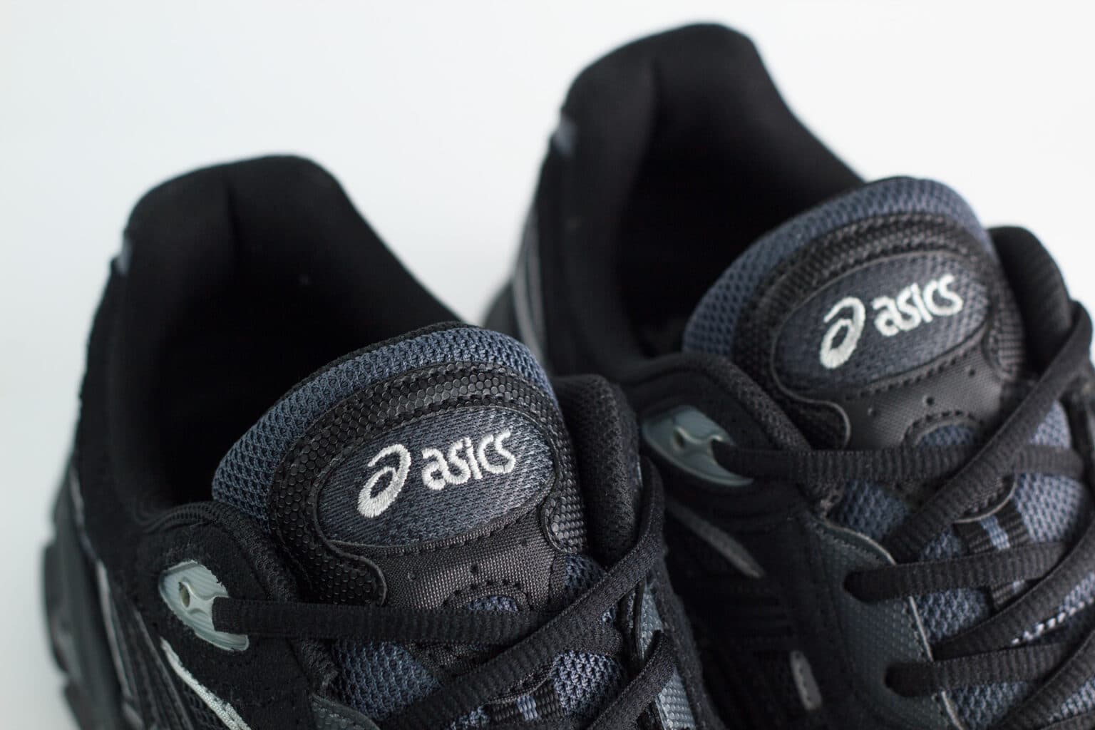 ASICS Gel-NYC 2.0 Graphite Grey Black – Zwart/Zilver – Heren/Dames/Uniseks Sneakers – Suede/Mesh – 1203A895-022 – Bovenkant
