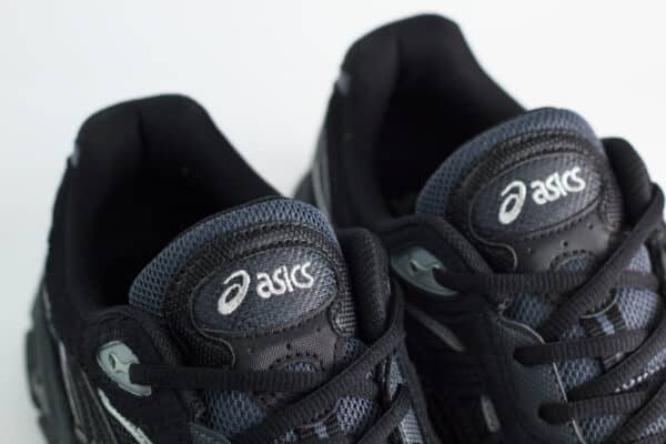 ASICS Gel-NYC 2.0 Graphite Grey Black – Zwart/Zilver – Heren/Dames/Uniseks Sneakers – Suede/Mesh – 1203A895-022 – Bovenkant