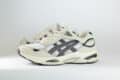 ASICS Gel-NYC 2.0 White Oatmeal – Wit/Beige/Zwart – Heren/Dames/Uniseks Sneakers – Suede/Mesh – 1203A895-104 – Zijkant