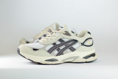 ASICS Gel-NYC 2.0 White Oatmeal – Wit/Beige/Zwart – Heren/Dames/Uniseks Sneakers – Suede/Mesh – 1203A895-104 – Zijkant