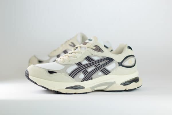 ASICS Gel-NYC 2.0 White Oatmeal – Wit/Beige/Zwart – Heren/Dames/Uniseks Sneakers – Suede/Mesh – 1203A895-104 – Zijkant