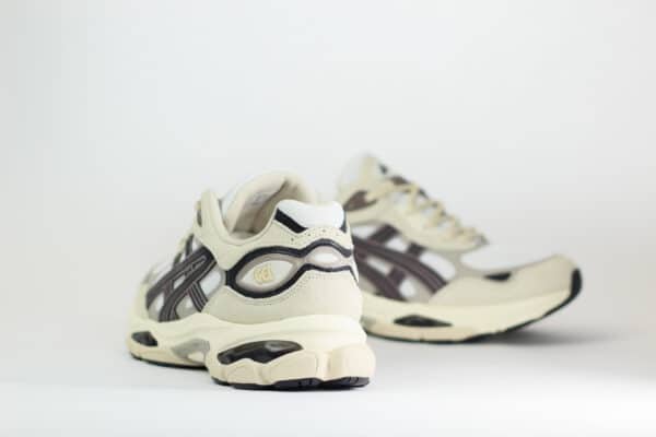 ASICS Gel-NYC 2.0 White Oatmeal – Wit/Beige/Zwart – Heren/Dames/Uniseks Sneakers – Suede/Mesh – 1203A895-104 – Achterkant