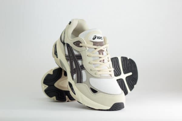 ASICS Gel-NYC 2.0 White Oatmeal – Wit/Beige/Zwart – Heren/Dames/Uniseks Sneakers – Suede/Mesh – 1203A895-104 – Voorkant