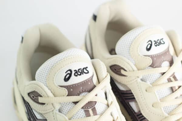 ASICS Gel-NYC 2.0 White Oatmeal – Wit/Beige/Zwart – Heren/Dames/Uniseks Sneakers – Suede/Mesh – 1203A895-104 – Bovenkant