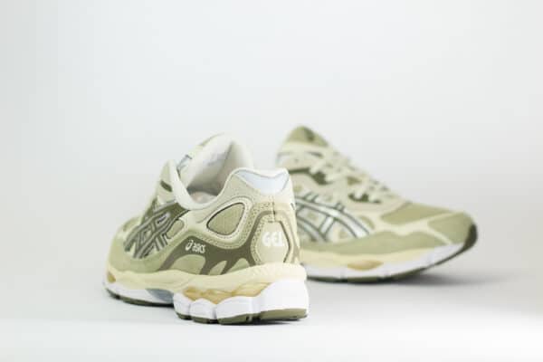 ASICS Gel-NYC Khaki Pure Silver – Groen/Zilver/Beige – Heren/Dames/Uniseks Sneakers – Suede/Mesh – 1203A739-302 – Achterkant