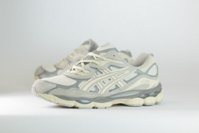ASICS Gel-NYC Oyster Grey – Beige/Grijs – Heren/Dames/Uniseks Sneakers – Suede/Mesh – 1201A789-103 – Zijkant