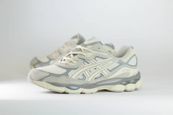 ASICS Gel-NYC Oyster Grey – Beige/Grijs – Heren/Dames/Uniseks Sneakers – Suede/Mesh – 1201A789-103 – Zijkant
