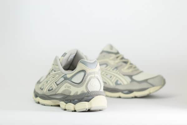 ASICS Gel-NYC Oyster Grey – Beige/Grijs – Heren/Dames/Uniseks Sneakers – Suede/Mesh – 1201A789-103 – Achterkant