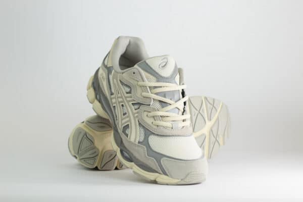 ASICS Gel-NYC Oyster Grey – Beige/Grijs – Heren/Dames/Uniseks Sneakers – Suede/Mesh – 1201A789-103 – Voorkant