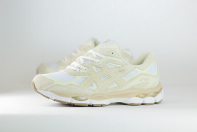 ASICS Gel-NYC White Feather Grey – Wit/Beige – Heren/Dames/Uniseks Sneakers – Suede/Mesh – 1203A663-102 – Zijkant