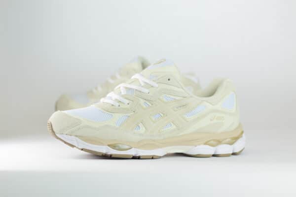 ASICS Gel-NYC White Feather Grey – Wit/Beige – Heren/Dames/Uniseks Sneakers – Suede/Mesh – 1203A663-102 – Zijkant